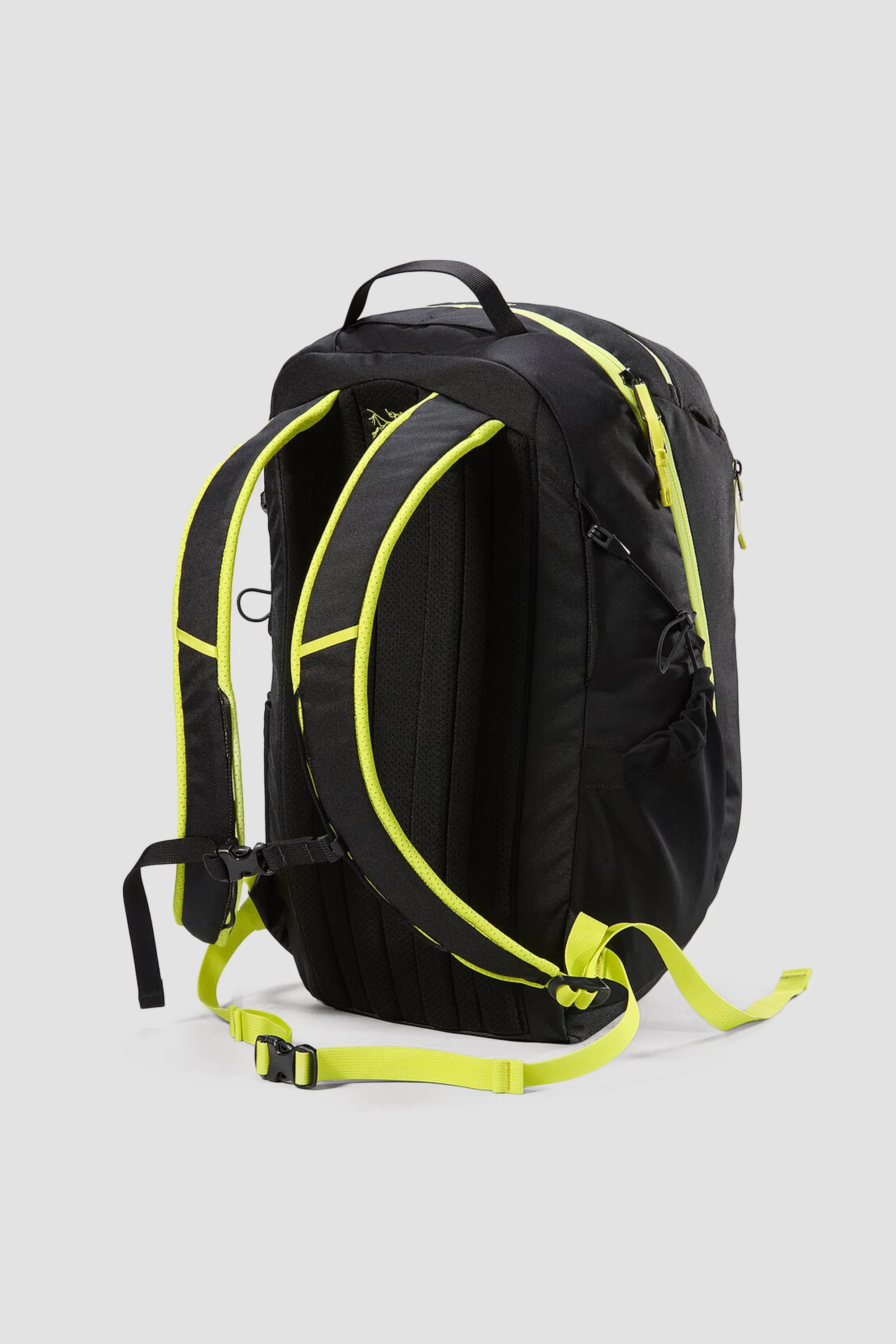 Arc'teryx Unisex Mantis 26 Backpack in Black/Euphoria